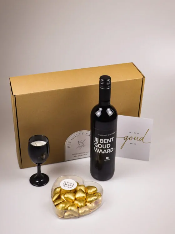 Cadeaupakket jij bent goud waard met rode wijn, kaars & chocoladehartjes
