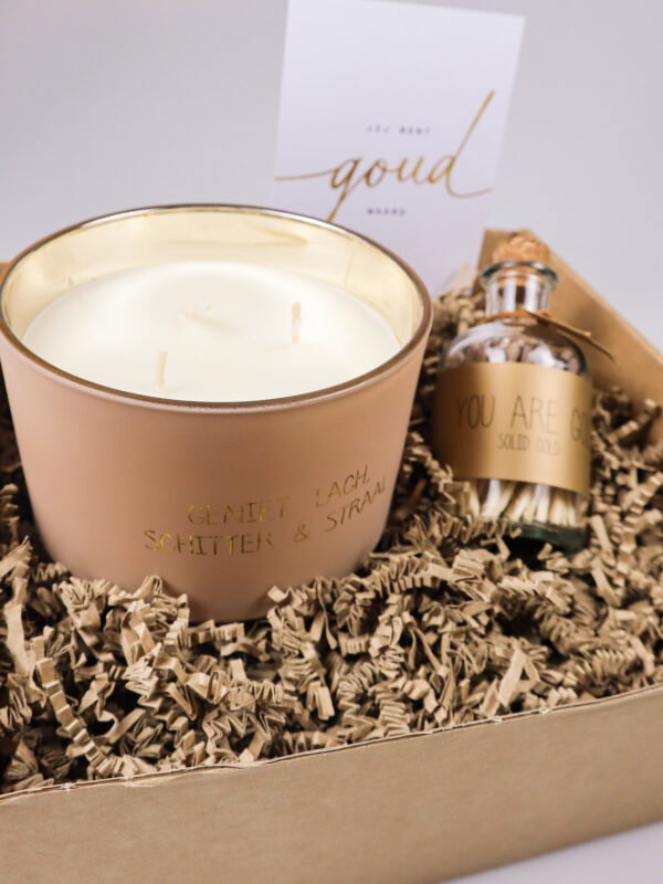 jij bent goud waard cadeaupakket met luxe kaars en lucifers in geschenkdoos