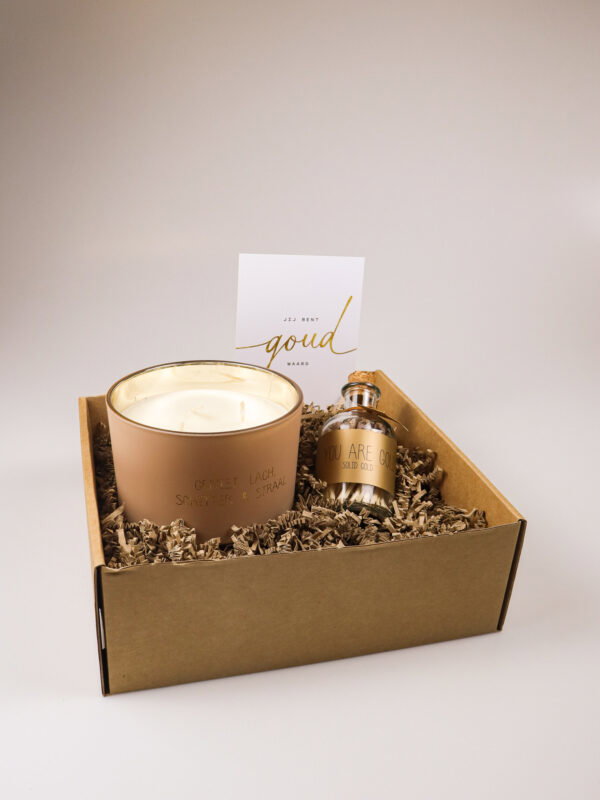 jij bent goud waard cadeaupakket met luxe kaars en lucifers in geschenkdoos