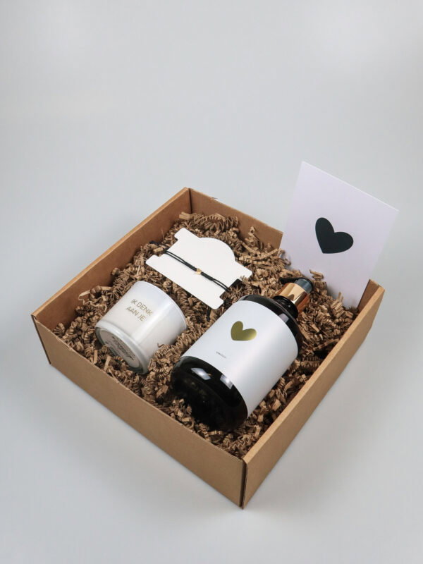 1x pakket, sterkte, handzeep, kaars my flame, armbandje-4 Cadeaupakket Sterkte – Handzeep, Sojakaars & Armbandje