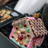 Kerst Cadeaupakket met Zusss Mok, Chocoladereep en Glazen Kerstbal Kerst Cadeaupakket met Zusss Mok, Chocoladereep en Glazen Kerstbal