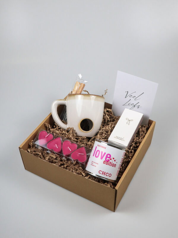 Veel Liefs cadeaupakket met Love Edition chocofondue, mok en kaarsjes Veel Liefs cadeaupakket met Love Edition chocofondue, mok en kaarsjes