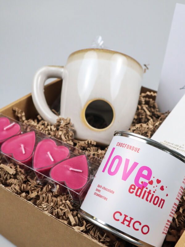 Veel Liefs cadeaupakket met Love Edition chocofondue, mok en kaarsjes Veel Liefs cadeaupakket met Love Edition chocofondue, mok en kaarsjes