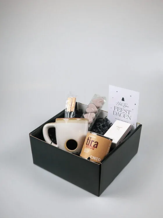 Kerst cadeaupakket met chocofondue mok, tiramisu en waxinelichtjes