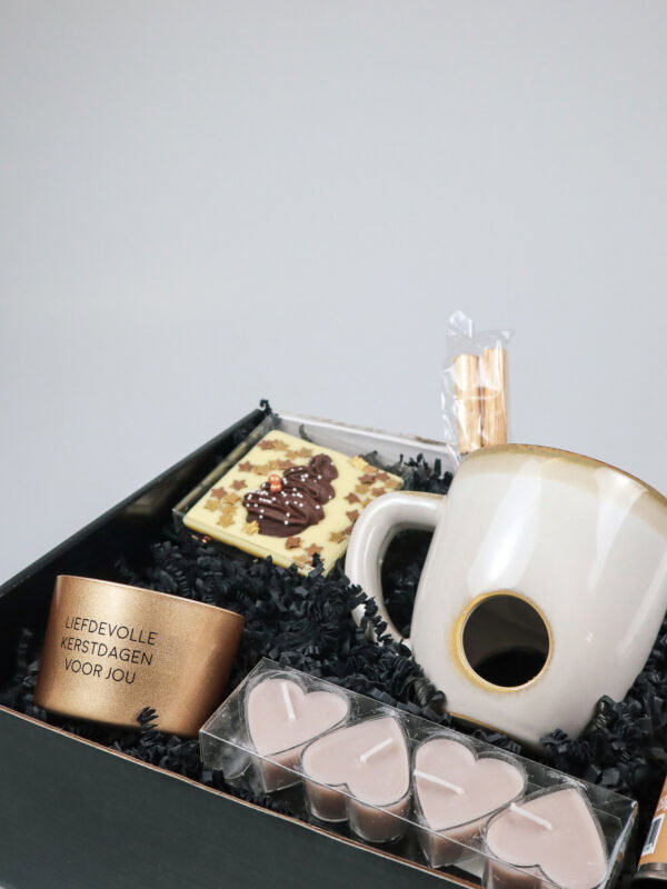 Kerst cadeaupakket met chocofondue, mok, kaars en chocolade