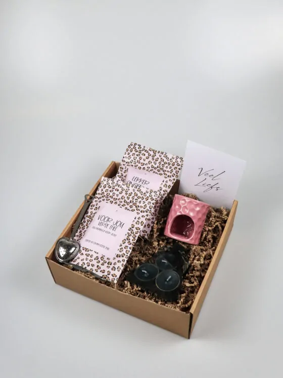 Veel liefs cadeaupakket met thee, geur en snoep Veel liefs cadeaupakket met thee, geur en snoep