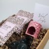 Veel liefs cadeaupakket met thee, geur en snoep