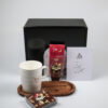 Sinterklaas Cadeaupakket met Chocolade, Mok en Serveerplank Sinterklaas Cadeaupakket met Chocolade, Mok en Serveerplank