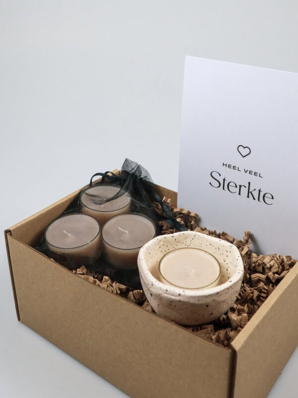 Cadeaupakket sterkte – waxinelichthouder & kaarsjes in zakje Cadeaupakket sterkte – waxinelichthouder & kaarsjes in zakje