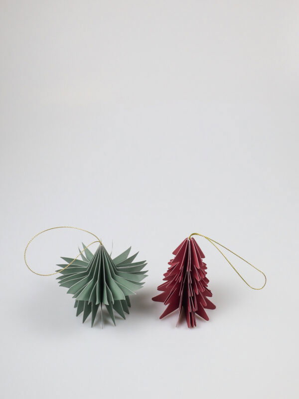 Kerstboom en ster papier hangdecoratie – Rood en blauw Kerstboom en ster papier hangdecoratie – Rood en blauw