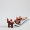 Soyakaars rendier cadeau bruin met kerstkaart