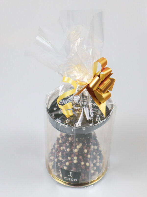 Chocolade kerstboom in luxe cadeauzak – Melkchocolade met knapperige topping Chocolade kerstboom in luxe cadeauzak – Melkchocolade met knapperige topping