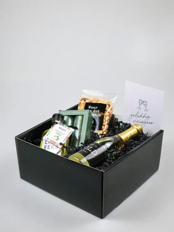 Cadeaupakket nieuw jaar met secco, limoncello, notenmix & party poppers