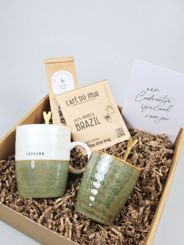 Cadeaupakket Zusss – Mokken 'Leukerd' & 'Geniet', koffie, thee en
