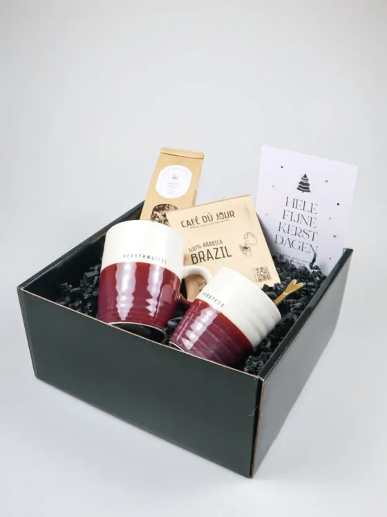 Kerst cadeaupakket – Zusss mokken, koffie, thee en lepeltjes Kerst cadeaupakket – Zusss mokken, koffie, thee en lepeltjes