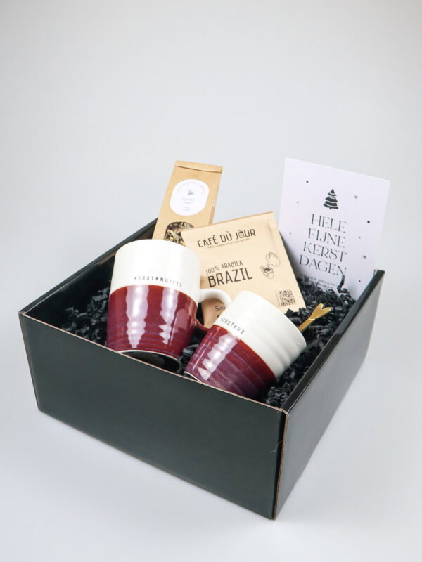 Kerst cadeaupakket – Zusss mokken, koffie, thee en lepeltjes
