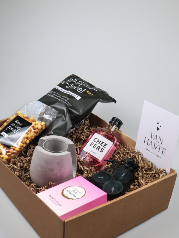 Cadeaupakket gefeliciteerd met Cheers likeur & snacks