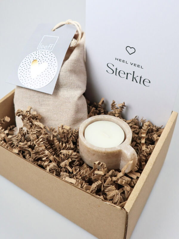 Cadeaupakket ‘Heel veel sterkte’ – waxinelichthouder & Leeff theelichtjes