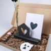 Nieuw Huis Brievenbus cadeau met kaarthouder, sleutelhanger en chocoladereep Nieuw Huis Brievenbus cadeau met kaarthouder, sleutelhanger en chocoladereep