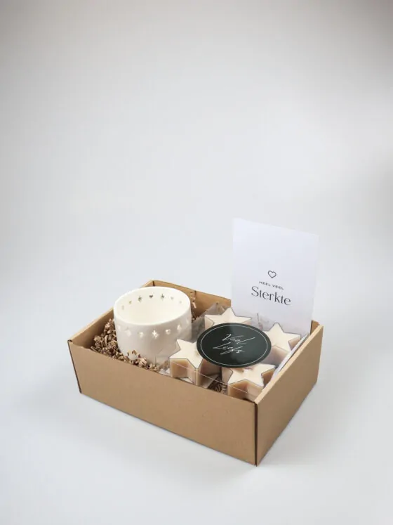 Sterkte cadeaupakket met waxinelichthouder en stervormige kaarsen Sterkte cadeaupakket met waxinelichthouder en stervormige kaarsen