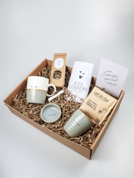 Cadeaupakket speciaal voor jou – Met Zusss mokken, thee, koffie & chocolade