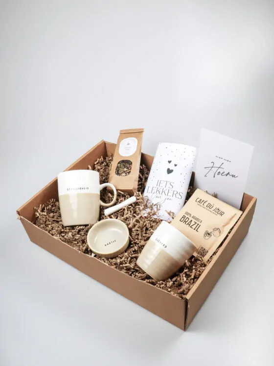 Hiep hiep hoera cadeaupakket – Met Zusss mokken, koffie, thee & chocolade
