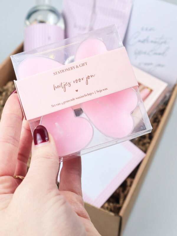 Cadeaupakket speciaal voor jou – Luxe verwenpakket met thee, pennen & wellness Cadeaupakket speciaal voor jou – Luxe verwenpakket met thee, pennen & wellness