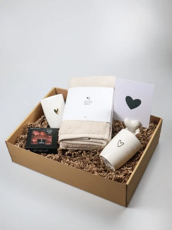 Cadeaupakket Zusss koffie & gezelligheid – stijlvol cadeau met mokken en chocolade