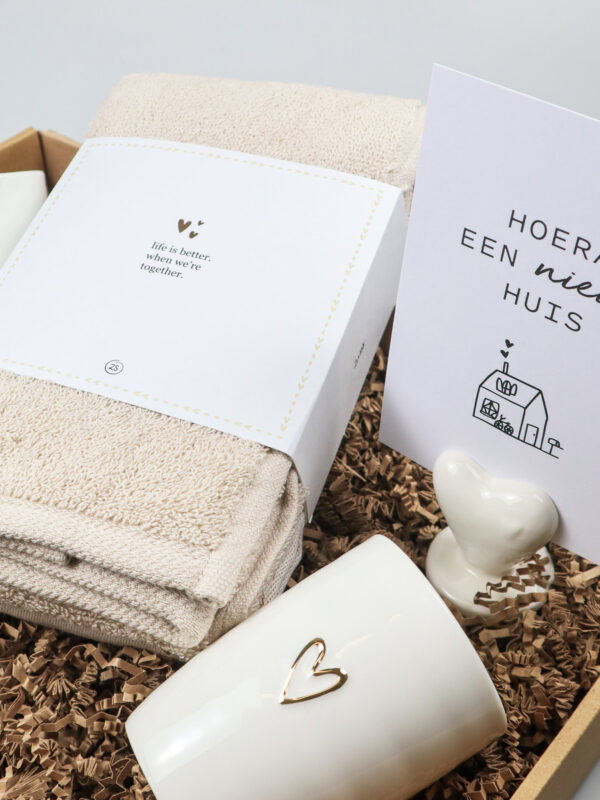 Cadeaupakket nieuw huis – Warm welkom met Zusss mokken & chocolade Cadeaupakket nieuw huis – Warm welkom met Zusss mokken & chocolade