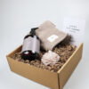 Cadeaupakket nieuw huis – Handzeep, gastendoekje & rozenkaars Cadeaupakket nieuw huis – Handzeep, gastendoekje & rozenkaars