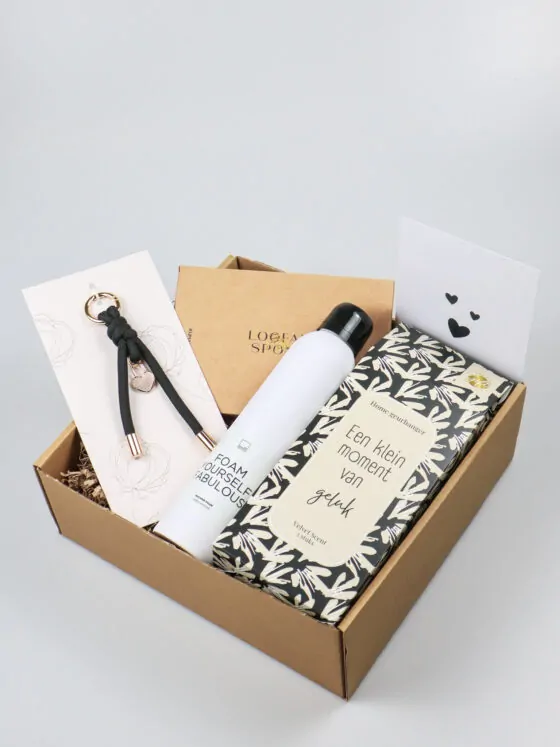 Cadeaupakket Geluksmoment – Verwenpakket met doucheschuim, geurhanger & accessoires