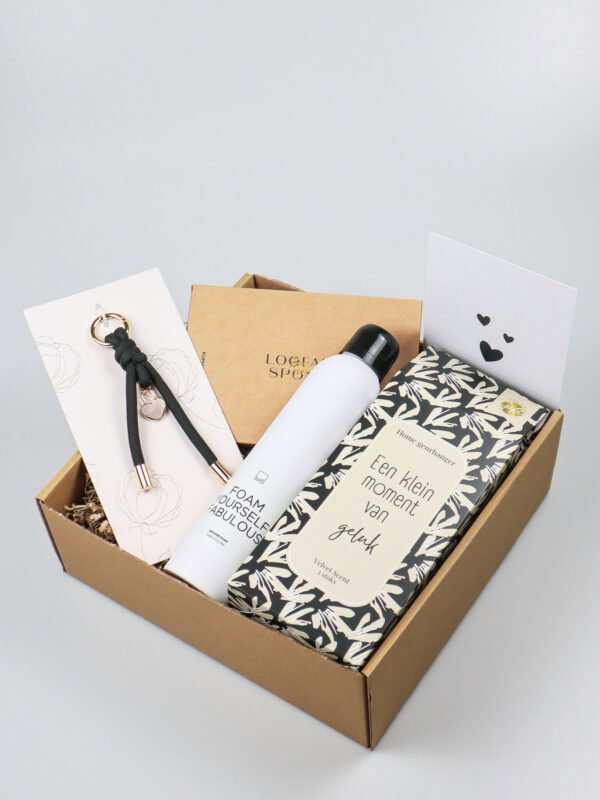 Cadeaupakket Geluksmoment – Verwenpakket met doucheschuim, geurhanger & accessoires