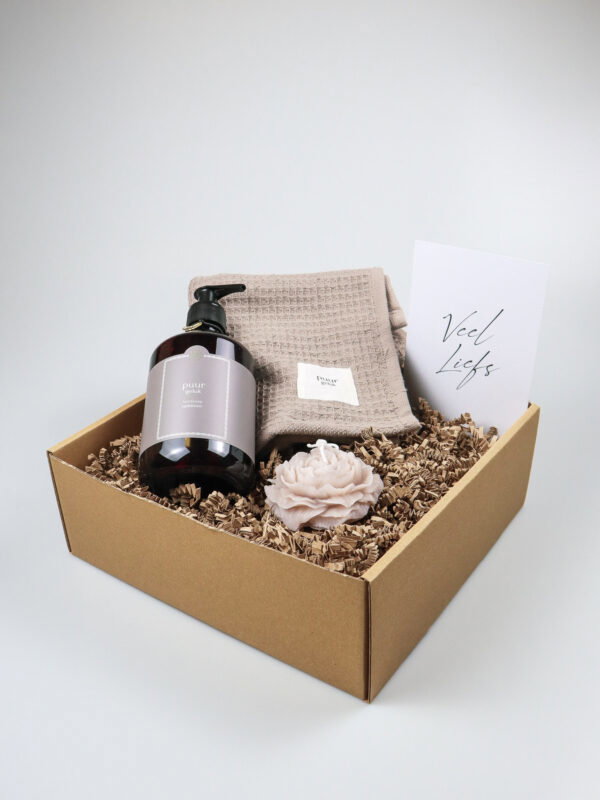 Cadeaupakket Veel Liefs – Handzeep, gastendoekje van Zusss & rozenkaars Cadeaupakket Veel Liefs – Handzeep, gastendoekje van Zusss & rozenkaars