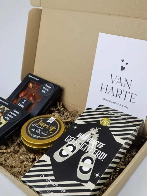 Brievenbus cadeau van harte voor hem – Luxe chocolade & geur