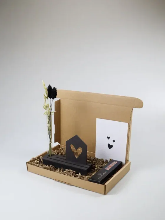 Brievenbus cadeau – Kaarthouder, vaasje & chocolade