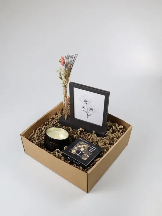 Cadeaupakket nieuw huis – Fotolijst, kaars en chocolade chunk