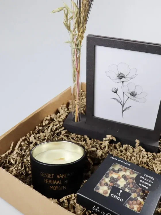 Cadeaupakket nieuw huis – Fotolijst, kaars en chocolade chunk