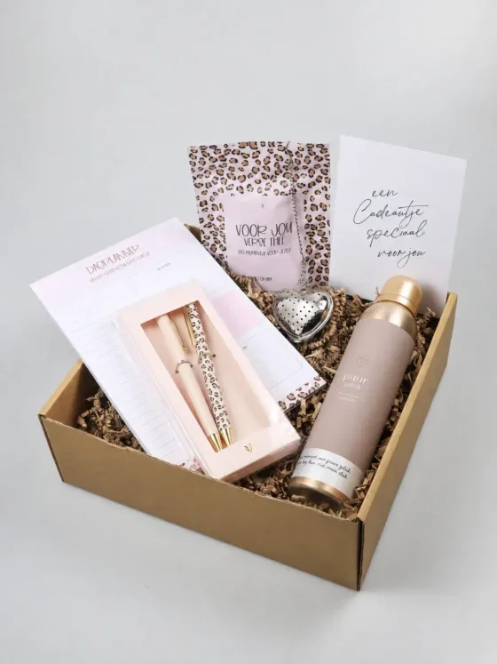 Cadeaupakket Speciaal voor Jou – Thee, Notitieblok, Pennenset & Zusss Douchefoam