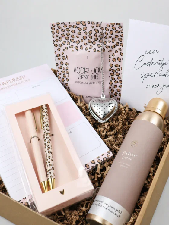 Cadeaupakket Speciaal voor Jou – Thee, Notitieblok, Pennenset & Zusss Douchefoam