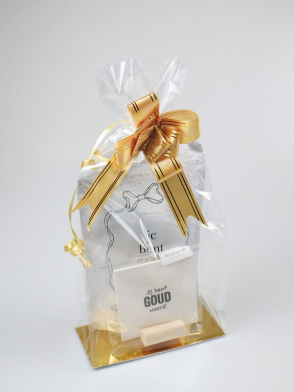 luxe cadeauzak Jij bent goud -4 Luxe cadeauzak jij bent goud waard - Quote blockie en snoep