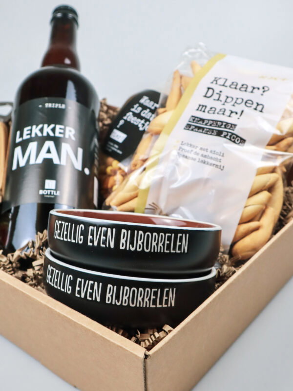Cadeauschaal Lekker Man met speciaalbier en hapjes Cadeauschaal Lekker Man met speciaalbier en hapjes