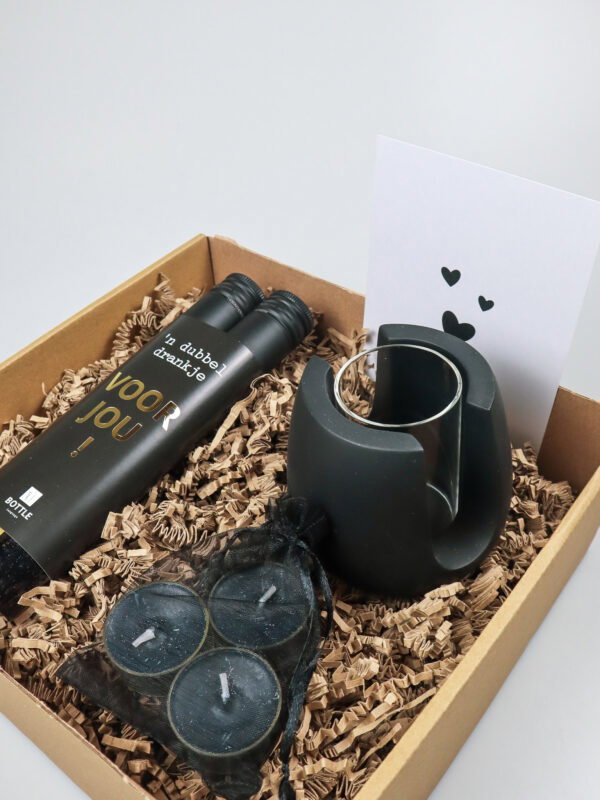 Cadeaupakket met Wijn, Theelichthouder en Sfeervolle Kaarsen
