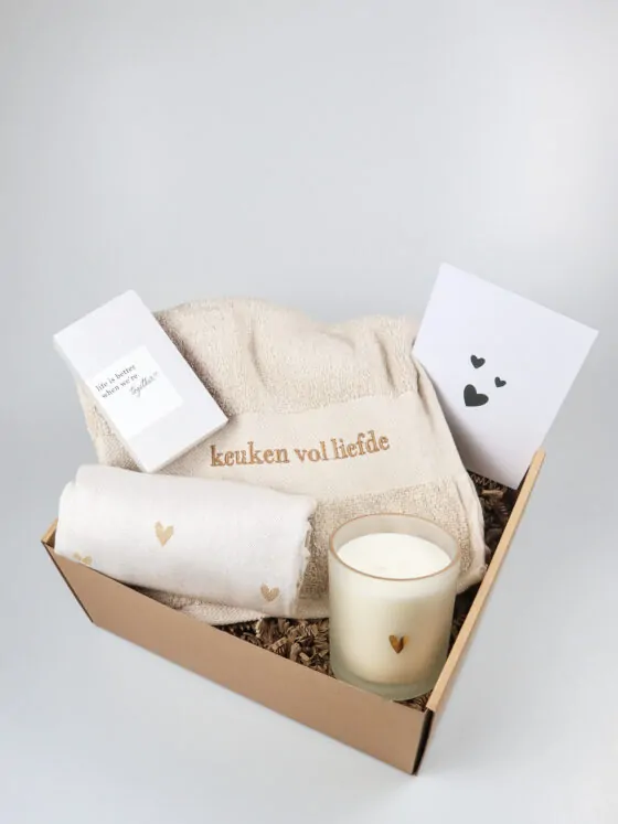 Cadeaupakket Zusss Better Together met keukendoeken en kaars