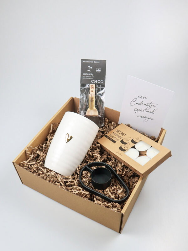 Cadeaupakket met mok, chocoladelepel en wenswaxinelichtjes
