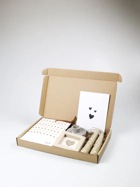 Brievenbus cadeau Veel liefs – geurzakje, swirl kaarsen & deco frame