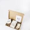 Brievenbus cadeau baby op komst – babysokjes, badzout & quote blockie