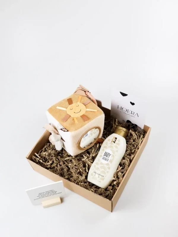 Cadeaupakket hoera een jongen – Jollein activiteitenkubus, baby douchegel & quote blockie Cadeaupakket hoera een jongen – Jollein activiteitenkubus, baby douchegel & quote blockie
