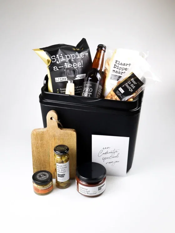 Koelbox borrelpakket – compleet borrel cadeau met bier, snacks & serveerplank