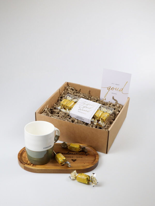 Cadeaupakket jij bent goud waard met Zusss mok en thee Cadeaupakket jij bent goud waard met Zusss mok en thee