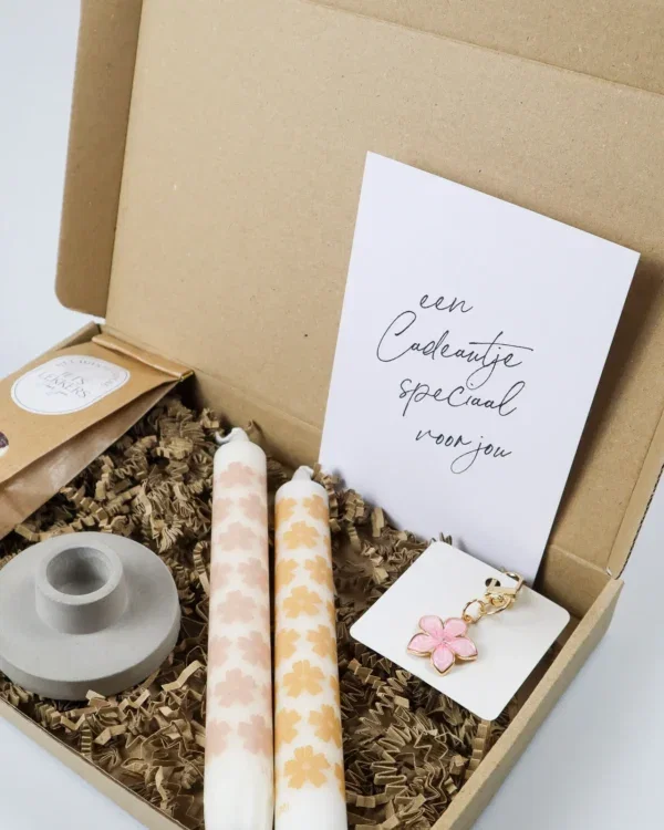 Brievenbus cadeau speciaal voor jou met kandelaar en kaarsen
